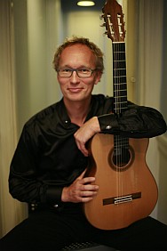 Mathias From med klassisk guitar